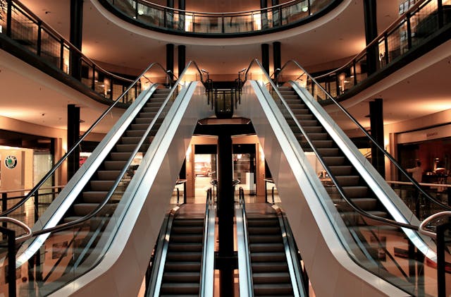 shopping mall injury
